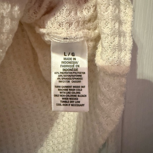 Aeropostale Beige Waffle Knit V-Neck Blouse - Picture 4 of 5